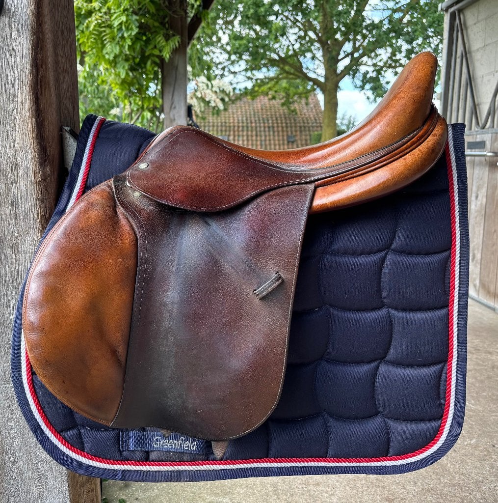 Selle de saut Devoucoux Donibane 17,5 », Animaux & Accessoires, Chevaux & Poneys | Selles, Utilisé, Obstacle, Enlèvement