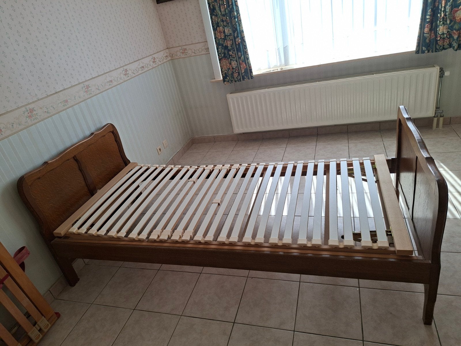 Eenpersoonsbed 90cm breed, Huis en Inrichting, Slaapkamer | Bedden, Ophalen, 90 cm