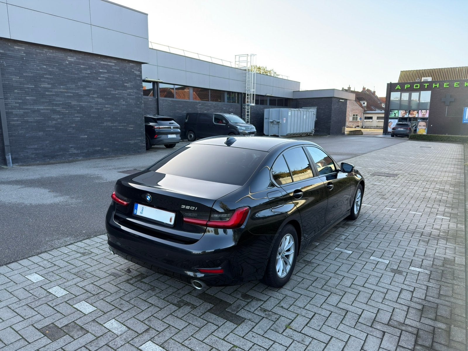BMW 320i - garantie BMW 02/2028 - entretien concessionnaire, Autos, Cuir, Achat, Ordinateur de bord, Entretenue par le concessionnaire