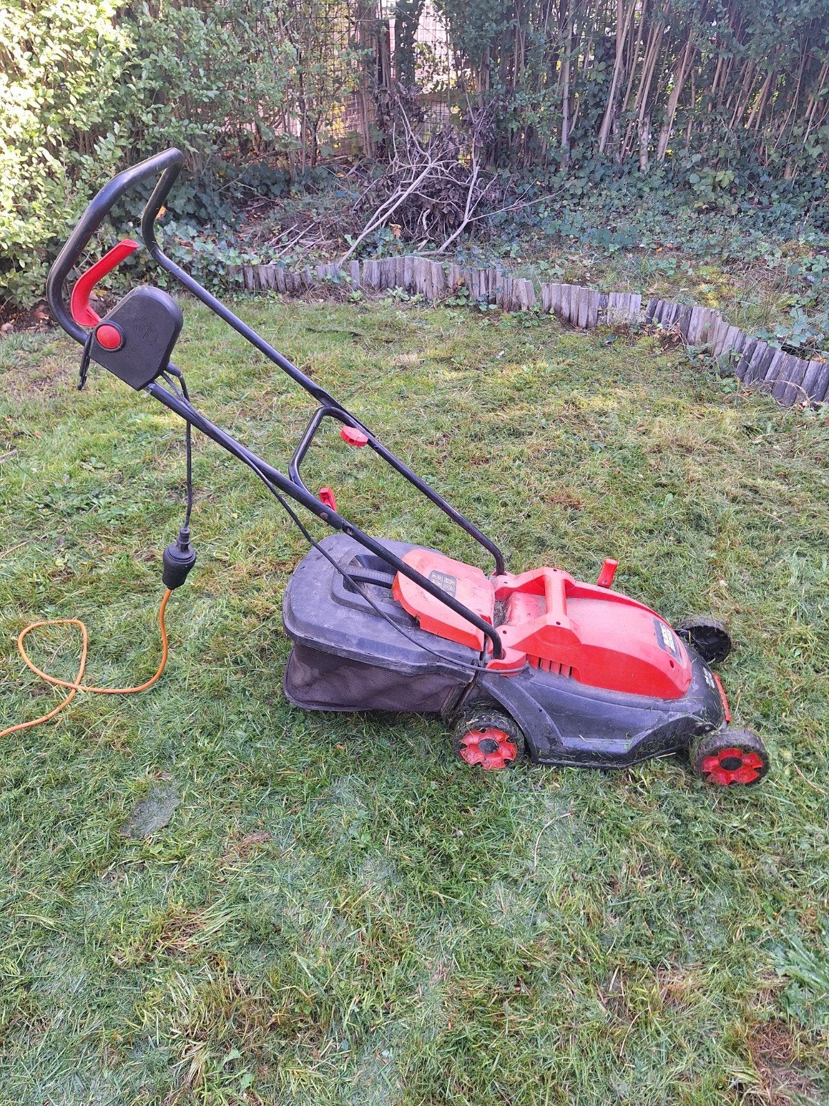 Lot d’outils de jardin – Tondeuse Black & Decker et autre., Jardin & Terrasse, Enlèvement, Comme neuf, Tondeuses à gazon électriques