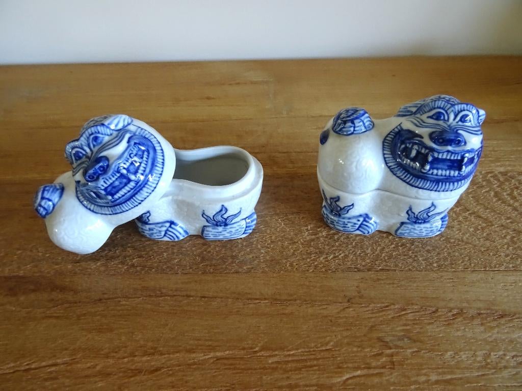 Asian Lion Foo porcelaine peinte à la main 20€ pce, 34€ pr 2, Antiquités & Art, Art | Art non-occidental, Chine, Autres matériaux