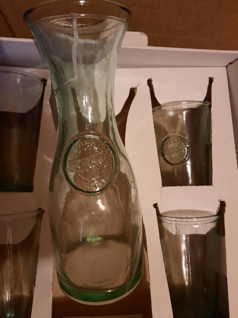 splinternieuw cadeaukist met 4 mooie fantatie glazen+karaf, Huis en Inrichting, Ophalen of Verzenden, Nieuw