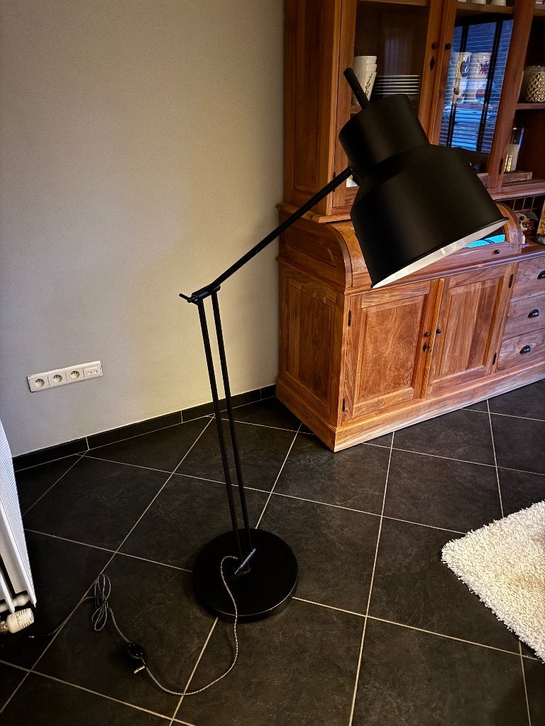 Zwarte metalen staanlamp van It’s about Romi, Comme neuf, E27 (grand), Métal, Modern