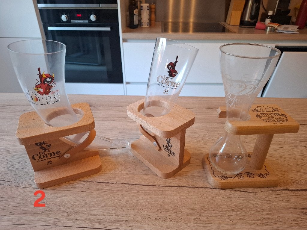 Lot de 3 verres à bière sur pied, Collections, Enlèvement, Comme neuf, Verre ou Verres, Autres marques