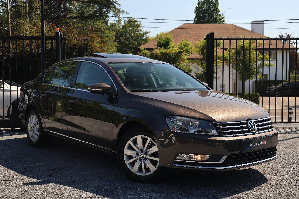 VW Passat 1.6 TDi Berline | Open-Dak | Navi | Cruise | Leder, Autos, Volkswagen, Cuir, Euro 5, Achat, 4 portes