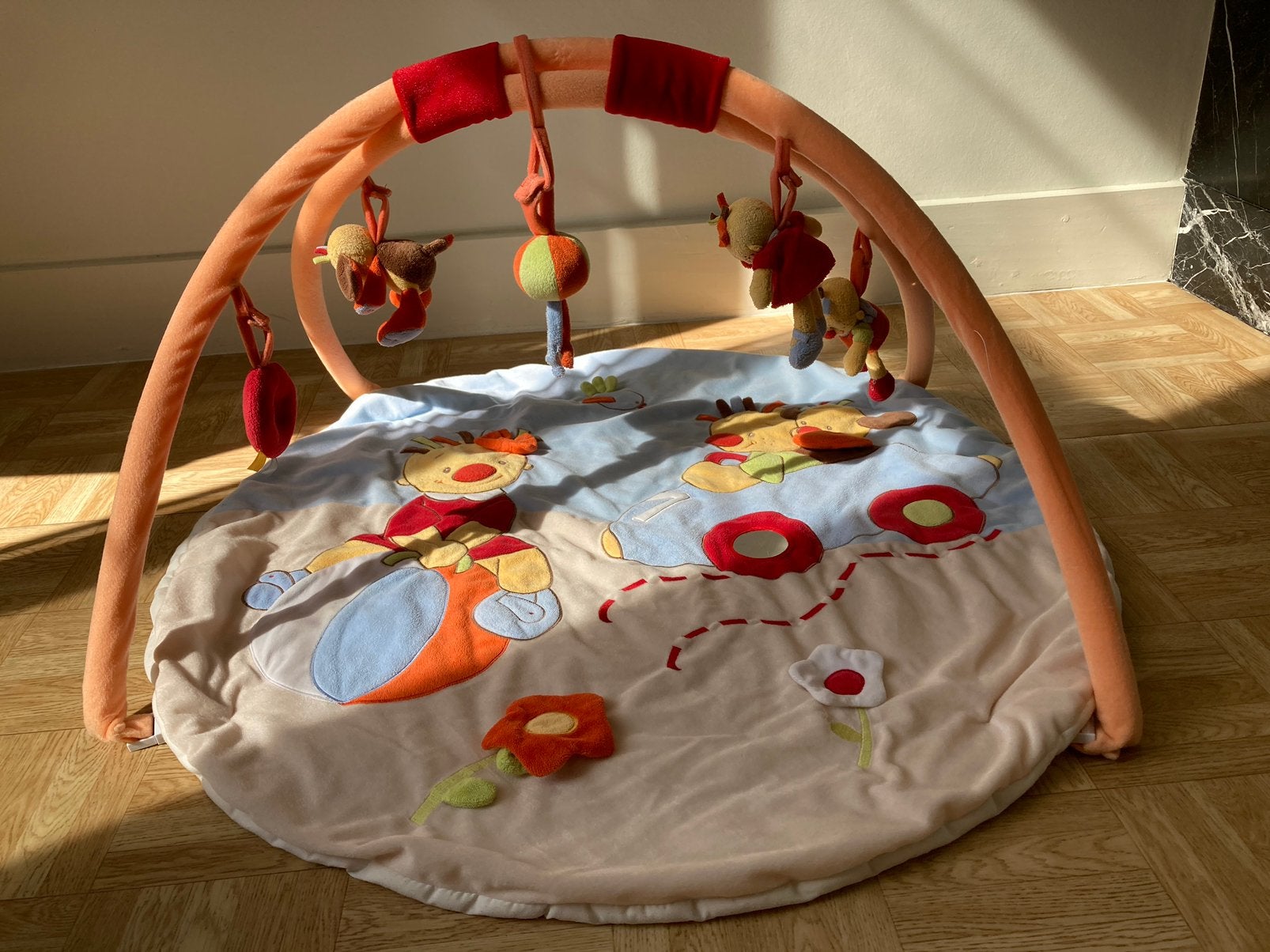 Tapis de jeu rond pour bébé, Enfants & Bébés, Enlèvement, Comme neuf