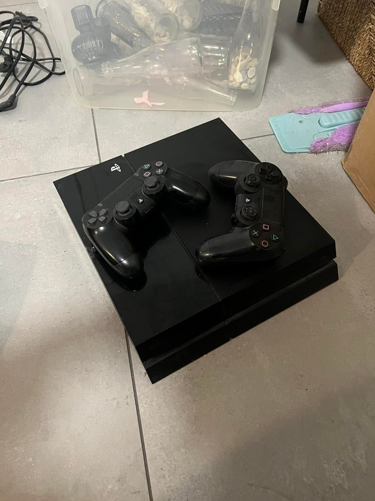Playstation 4 + 2 controllers en extra games, Enlèvement, Comme neuf