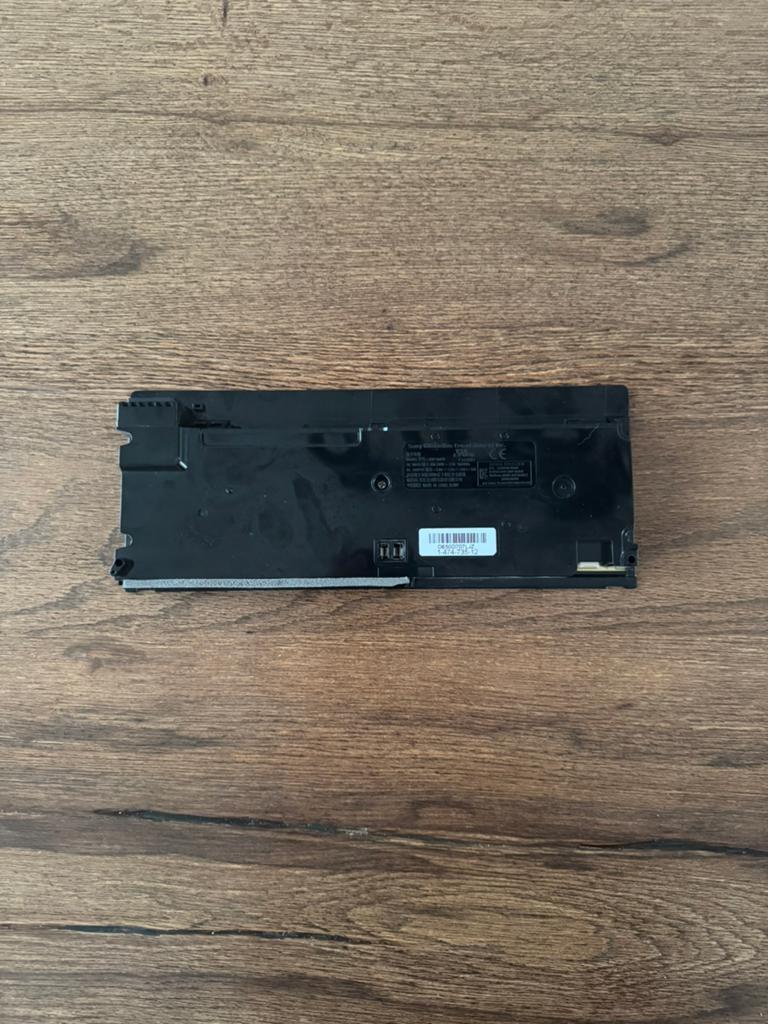 Alimentation PS4 recherchée (d'occasion), Enlèvement, Comme neuf