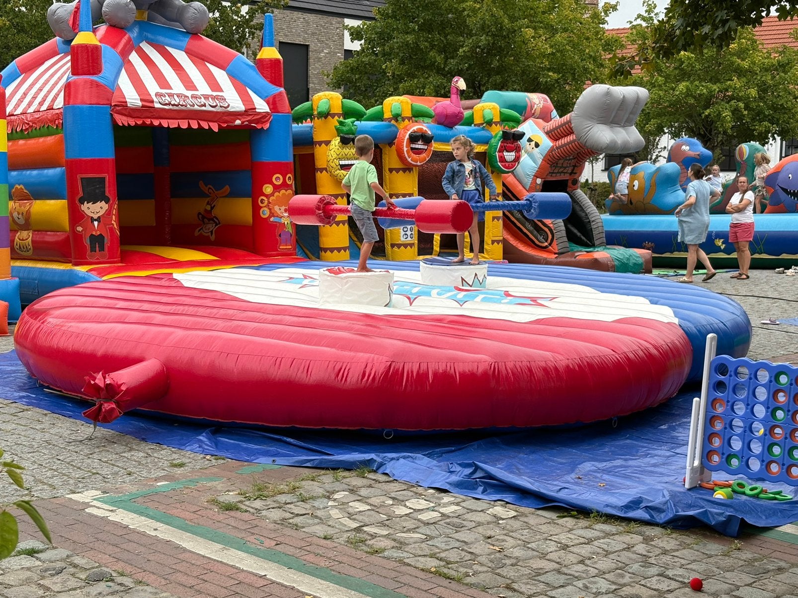 Springkussen punch em off, Hobby en Vrije tijd, Ophalen, Zo goed als nieuw
