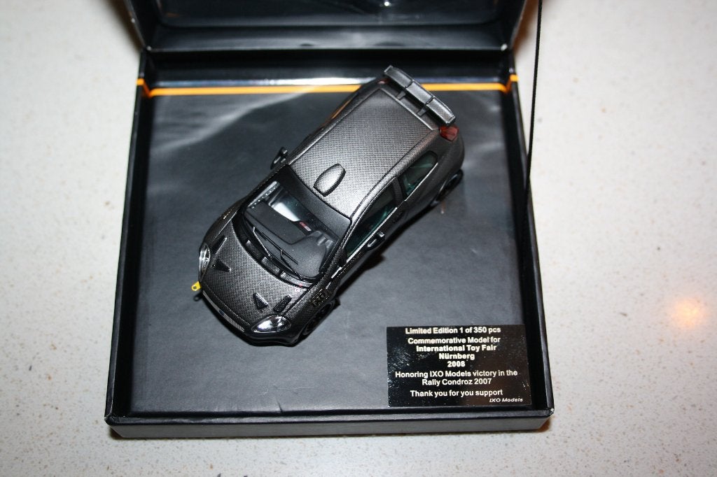 1:43 IXO Fiat Punto Limited edition International Toy Fair ., Enlèvement ou Envoi, Comme neuf, Voiture