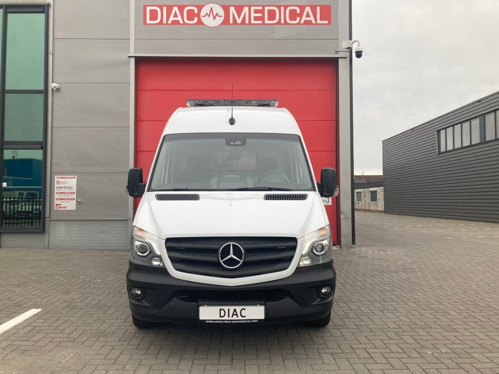 Mercedes-Benz Sprinter 319 CDI Ambulance L2H2 (bj 2018), Auto's, Automaat, Euro 6, Mercedes-Benz, Bedrijf