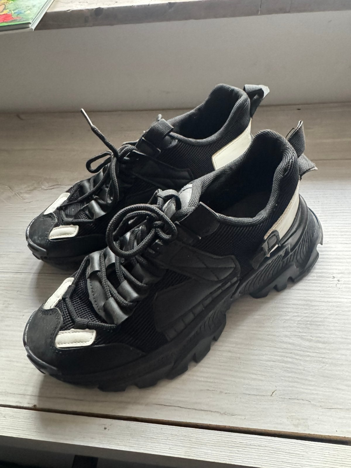 Baskets chaussures Noires style adidas/nike ou puma 38, Enlèvement ou Envoi, Comme neuf, Noir, Baskets