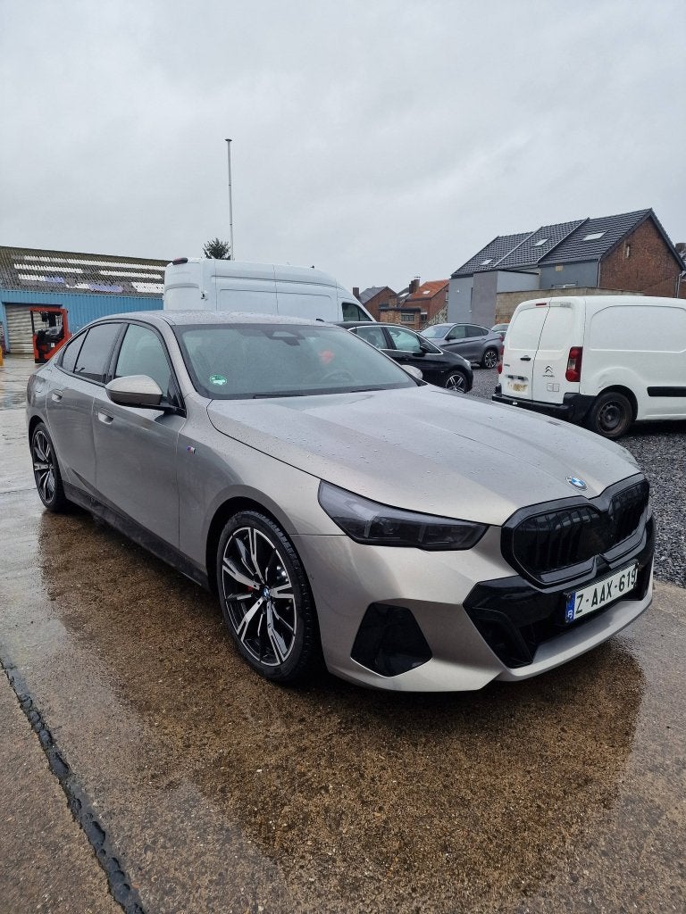 BMW 520i PACK M PRO // TVA Deductible, Auto's, Automaat, Achterwielaandrijving, 4 cilinders, Leder