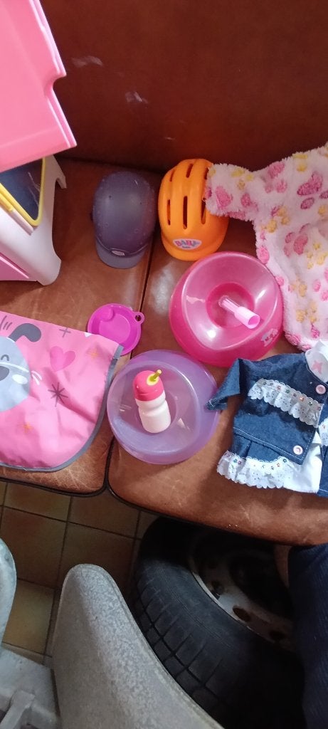 Babyborn garderobekast met kleding, Ophalen