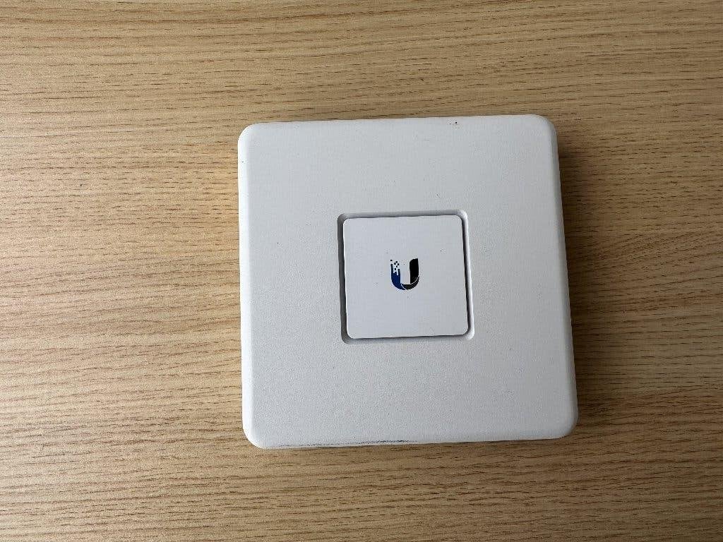 Ubiquiti UniFi Security Gateway (USG), Enlèvement ou Envoi, Utilisé, Routeur, Ubiquiti Unifi