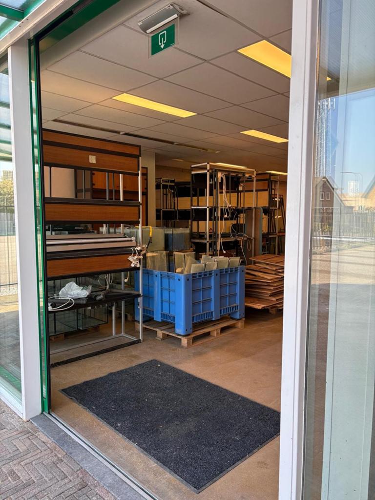 Aquarium stellingen.  Juwel kwaliteit ( nog 5 stellingen nu)
