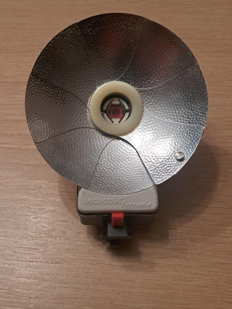 Flash Ferrania Microdue vintage (1945 — 1970) + ampoules, Enlèvement ou Envoi, Utilisé, Flash externe, Autres marques