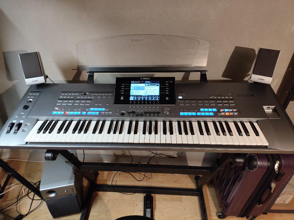 Tyros 5 XL met 1024M flash geheugen en luidsprekers, Muziek en Instrumenten, Keyboards, Ophalen, Zo goed als nieuw, 76 toetsen