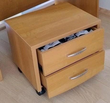 Bureau, 1 pers bed, nachtkastje, lattoflex, matras, Ophalen