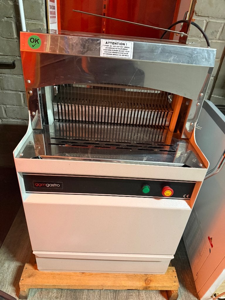 Professionele Broodsnijmachine  500 broden/u – 230V, Ophalen, Gebruikt, Bakkerij en Slagerij