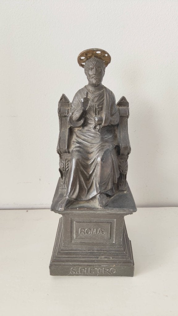 Statue de Peter endommagée, Enlèvement ou Envoi