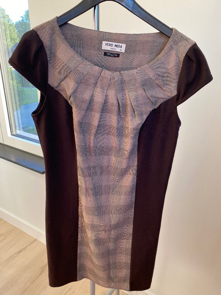 Jurk maat 40, Kleding | Dames, Ophalen of Verzenden, Zo goed als nieuw, Maat 38/40 (M), Bruin