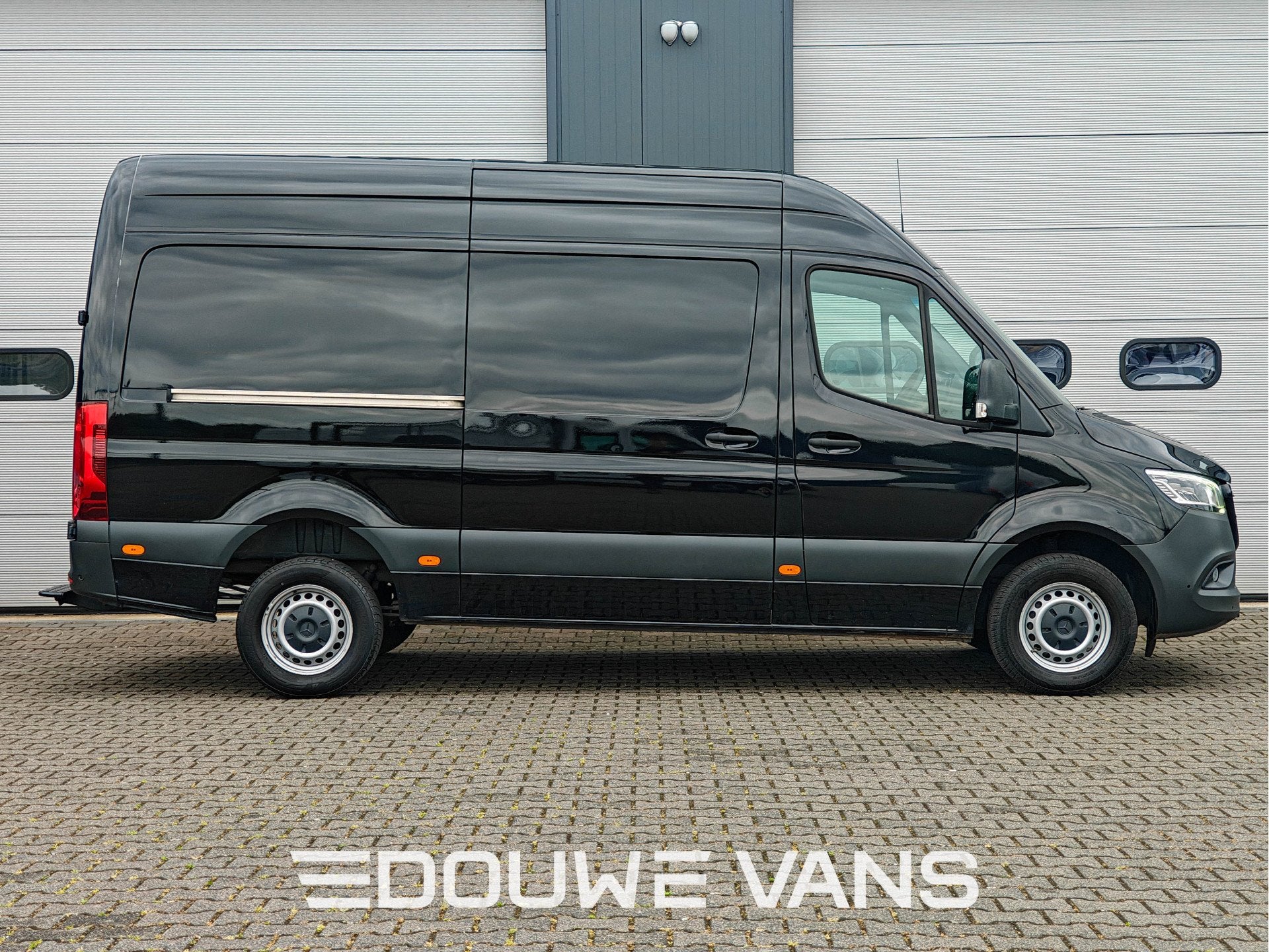 Mercedes-Benz Sprinter L2H2 319 Automaat Zwart Trekhaak LED, Achat, 2987 cm³, Euro 6, 3 places