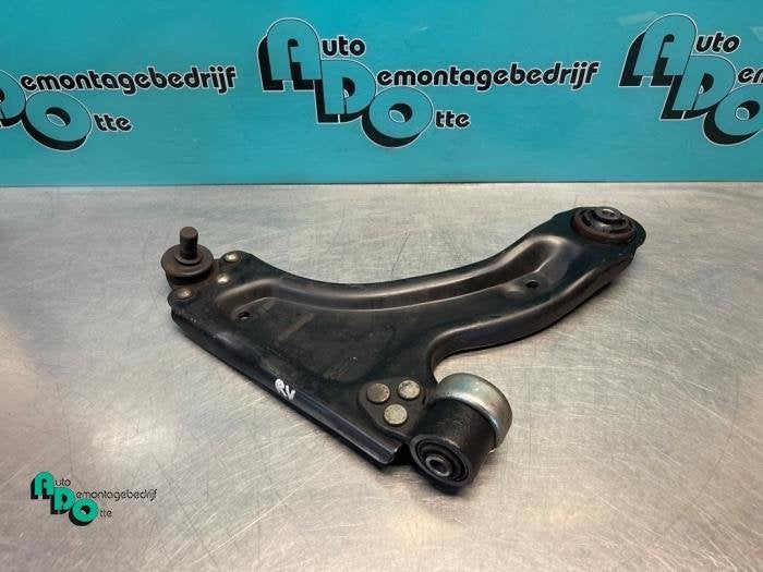Draagarm rechts-voor van een Opel Corsa (Corsa C 00-), Gebruikt, -, -, Opel