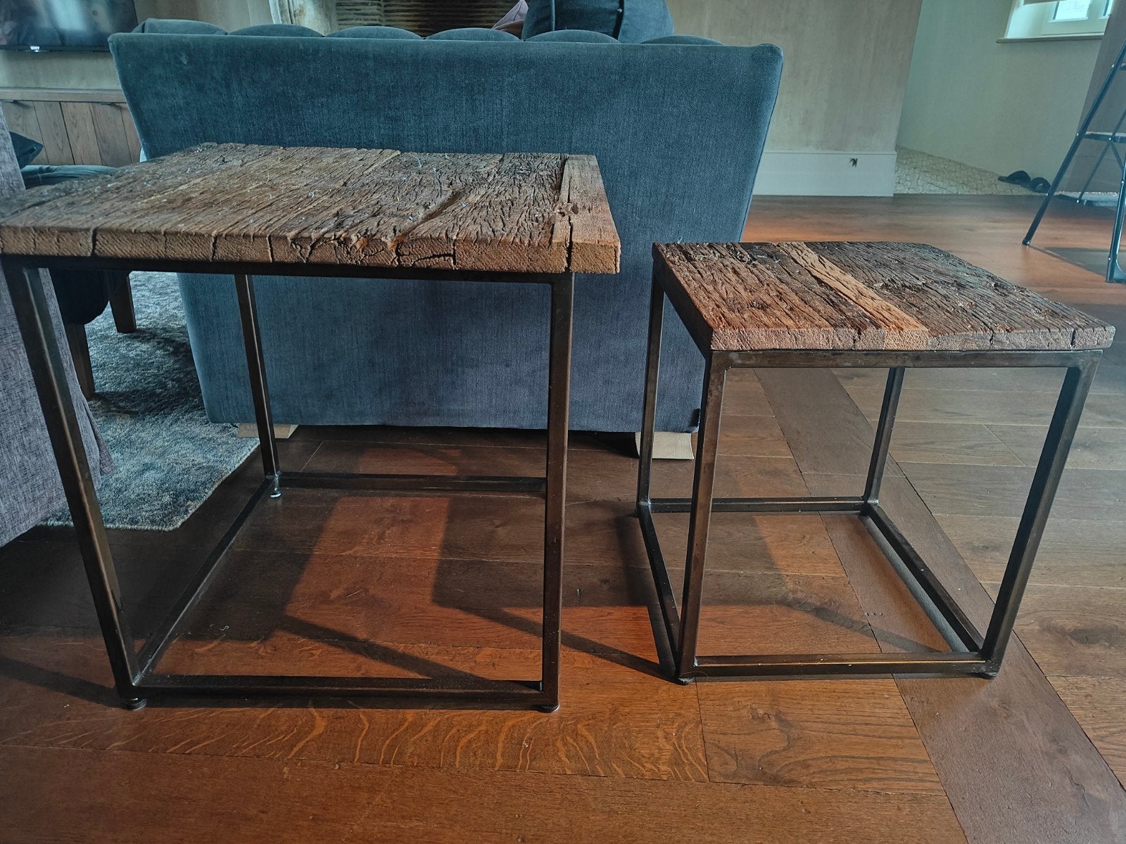 Sidetables met bijhorende salontafel, Enlèvement