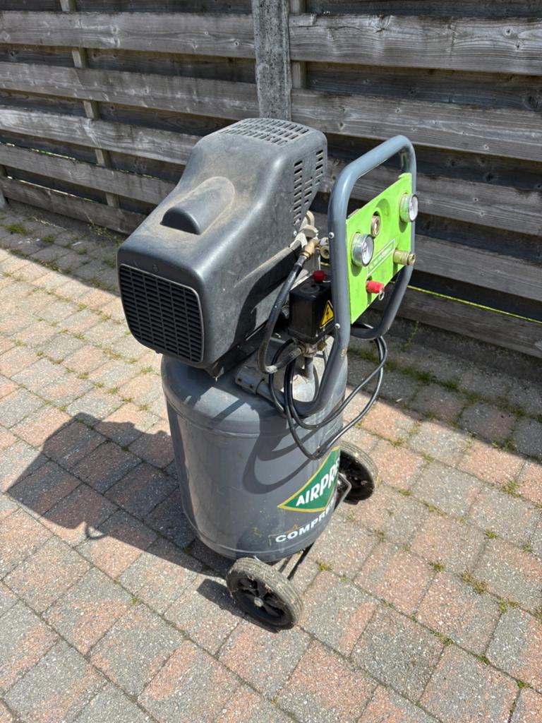 Compressor, Doe-het-zelf en Bouw, Compressors, Ophalen, Zo goed als nieuw