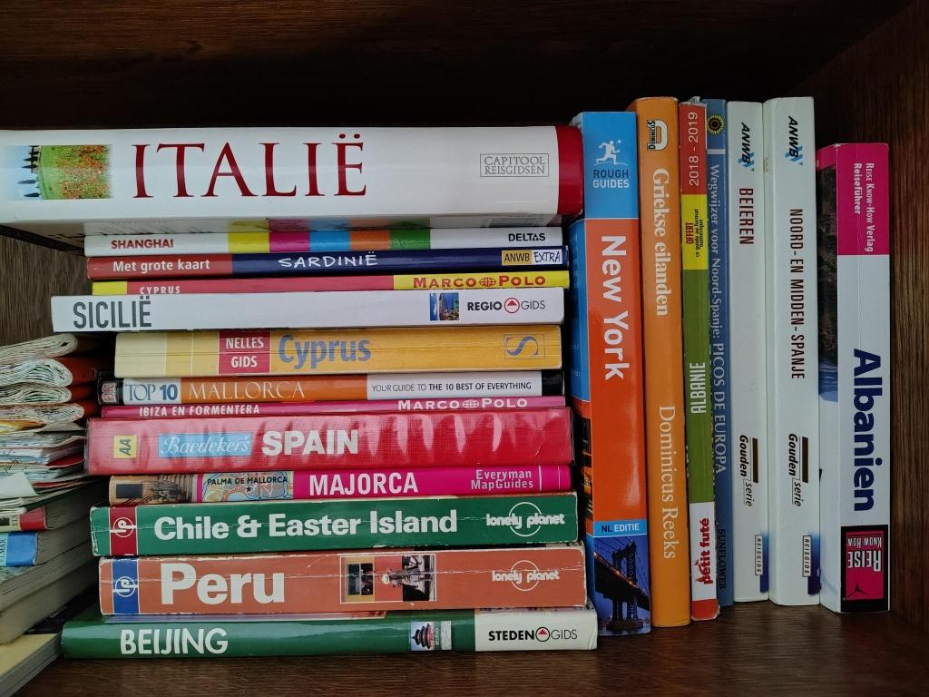 Lot toeristische reisgidsen, Europa, Diverse auteurs, Zo goed als nieuw, Reisgids of -boek