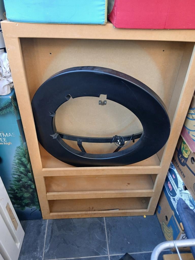 Te koop dartskast, Ophalen