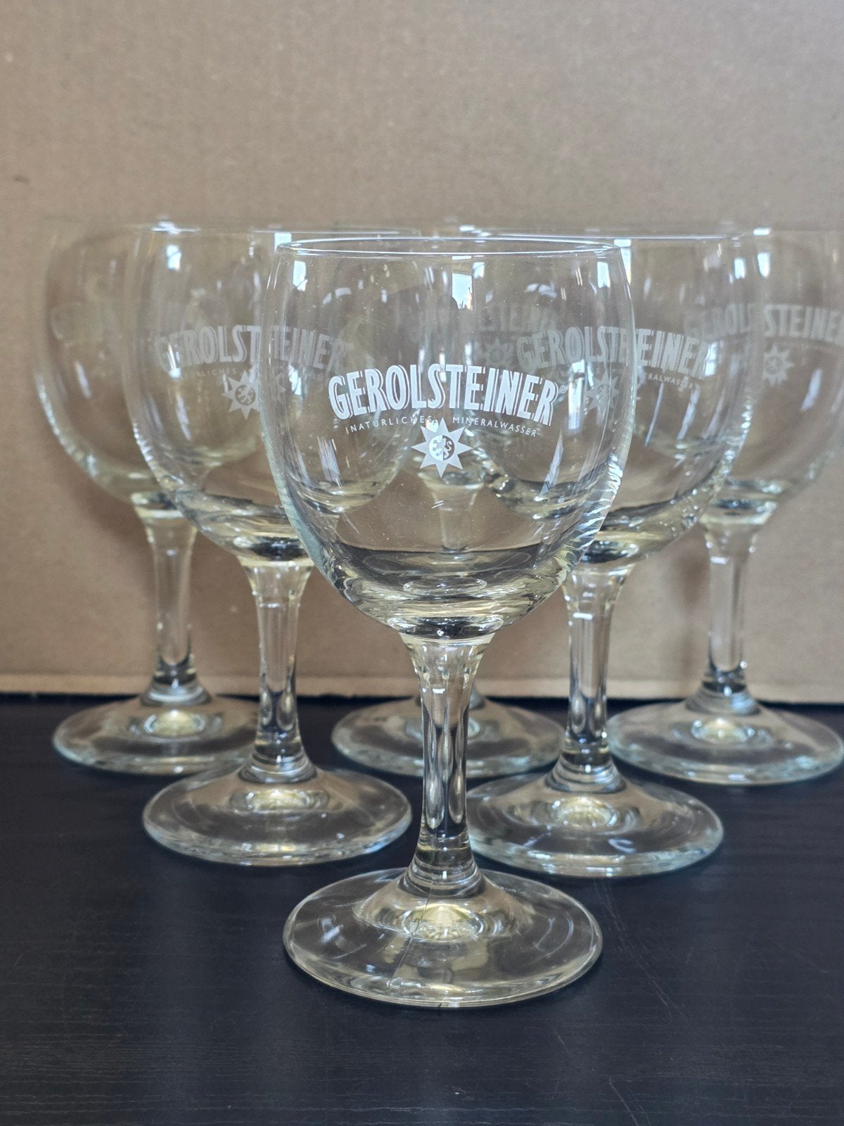 6 Gerolsteiner waterglazen op voet, Ophalen