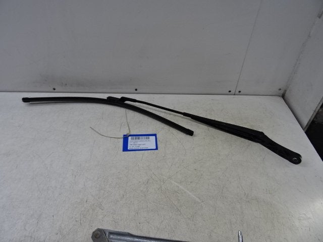 RUITENWISSERARM LINKS VOOR Caddy Combi III (2KB,2KJ), Gebruikt, Volkswagen, Volkswagen AG, Kundenbetreuung@volkswagen.de