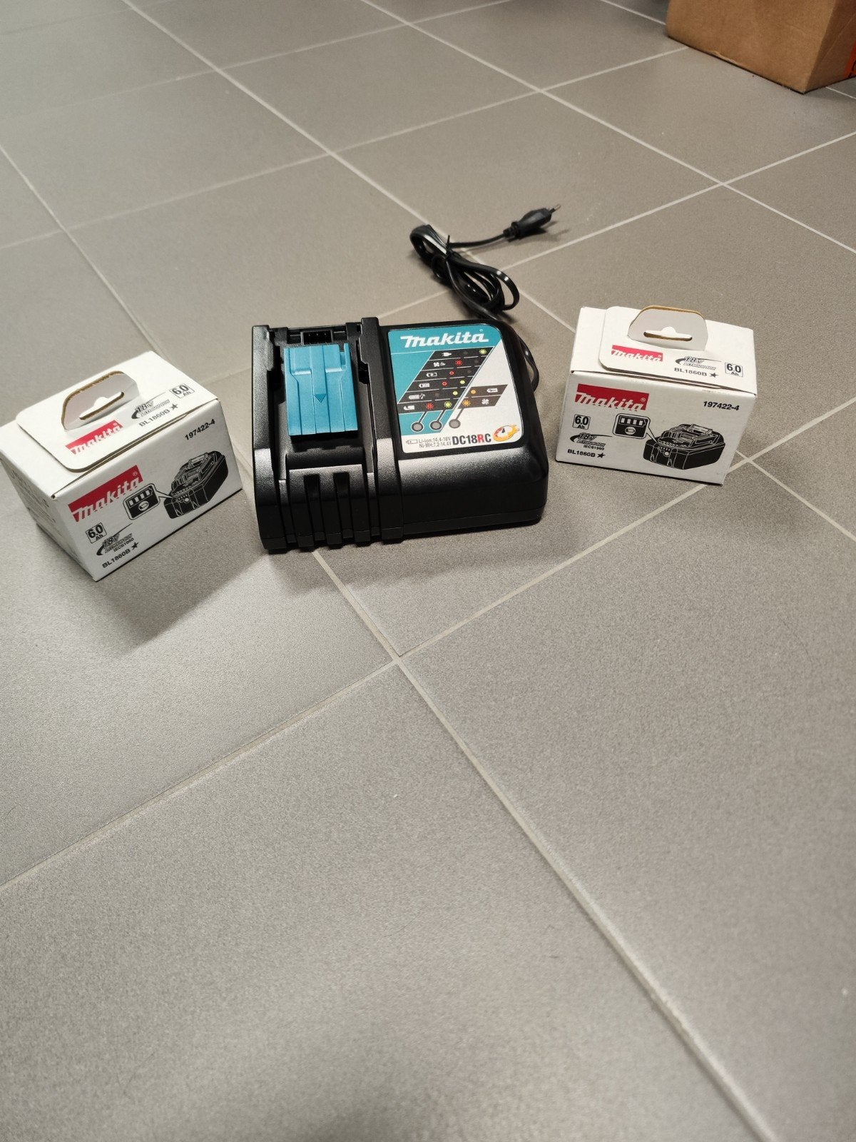 originele Makita batterijen met lader, Ophalen, Makita