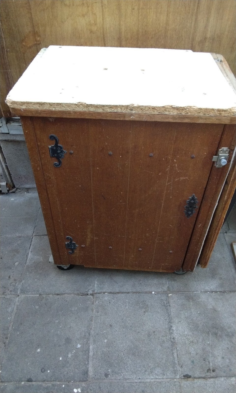 gratis kastjes en houten planken, Enlèvement