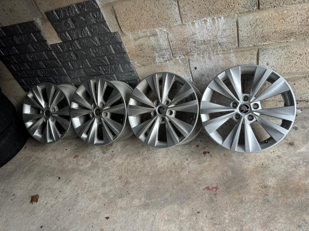 Orginele Skoda velgen 17 inch, Ophalen of Verzenden, Zo goed als nieuw