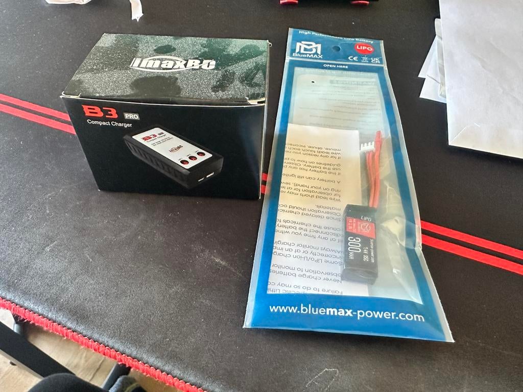 Airsoft batterij en oplader, Hobby en Vrije tijd, Ophalen, Zo goed als nieuw