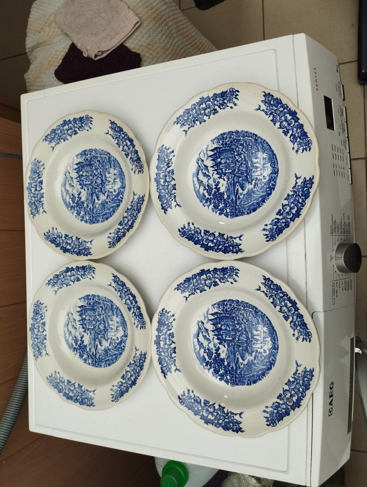 4 antieke soepborden met achterkant een stempel gedrukt kleu, Antiek en Kunst, Antiek | Servies compleet, Ophalen