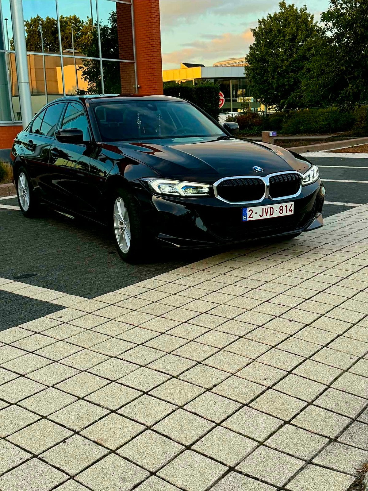 BMW 318i 2025 26.000km, Auto's, BMW, Automaat, 4 deurs, 4 cilinders, Zwart