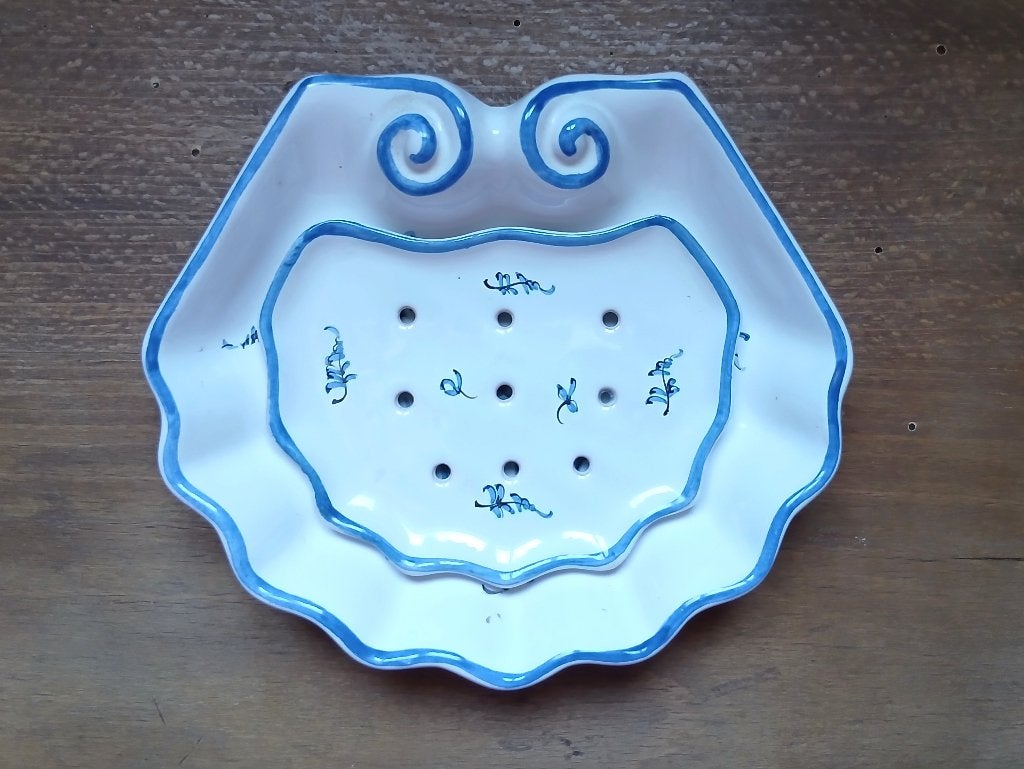 Porte-savon en faïence de Moustiers bleu et blanc, Antiquités & Art, Antiquités | Céramique & Poterie, Enlèvement