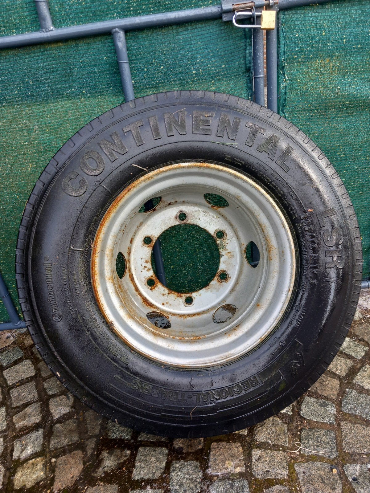 camion band + velg, Enlèvement