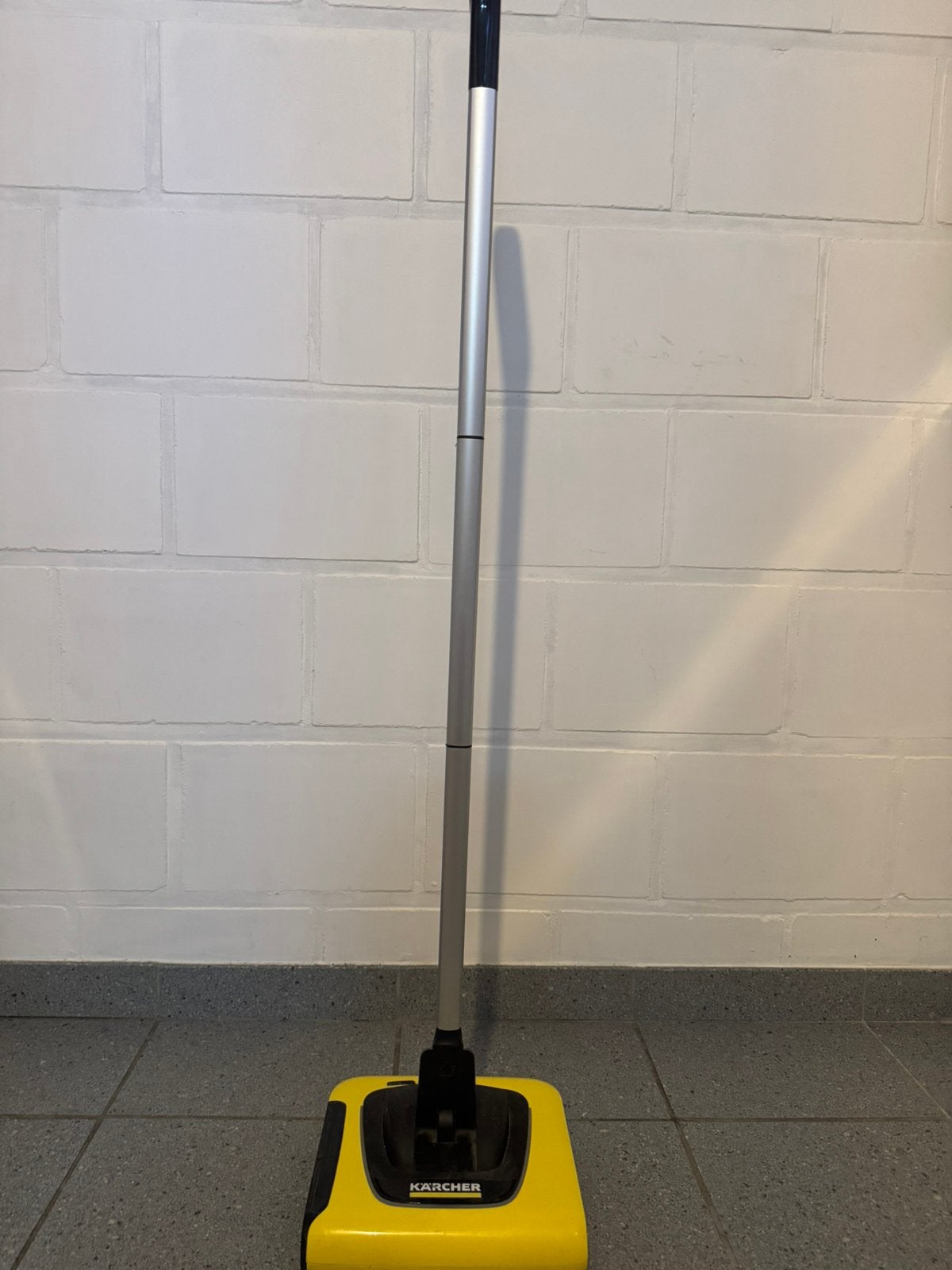 Balayeuse sans fil Kärcher KB 5 — Comme neuve, Enlèvement, Brosse ou Balai
