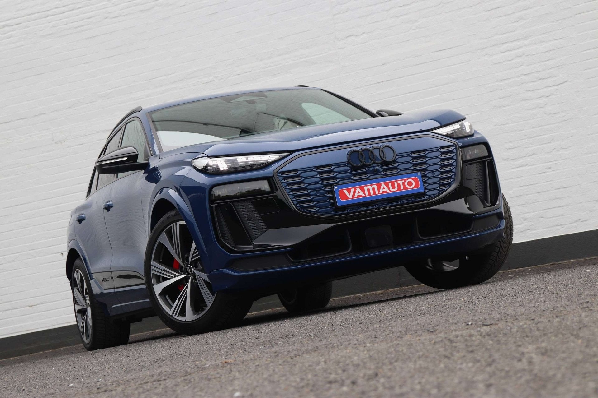 Audi Q6 e-tron 100 kWh 50 Performance S-line - Shadow+/Blind, Automaat, Gebruikt, Blauw, 5 zetels
