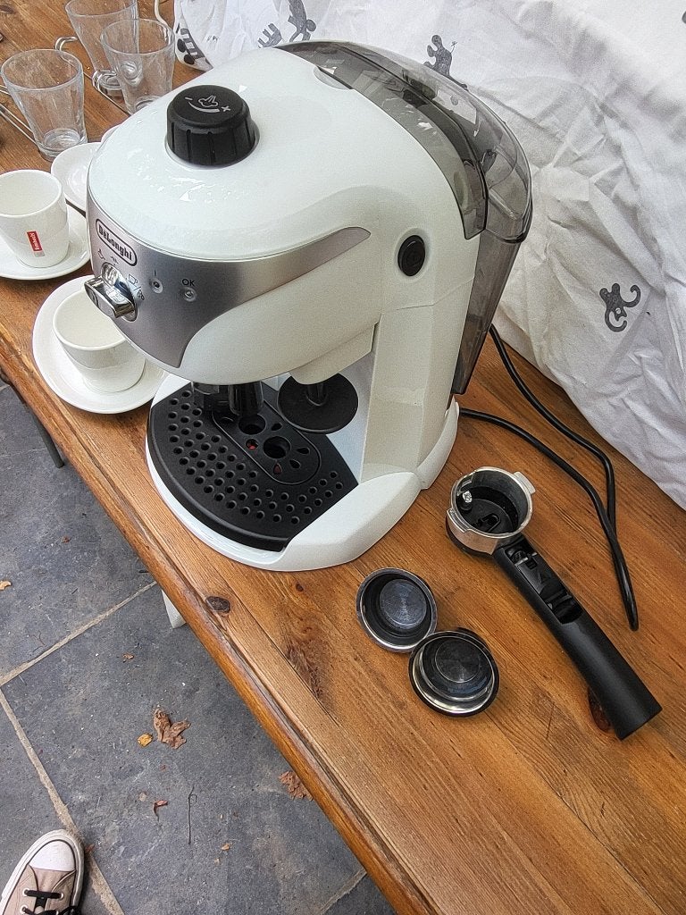 Delonghi koffie machine en kopjes, Café moulu, Machine à espresso, Réservoir d'eau amovible, Utilisé