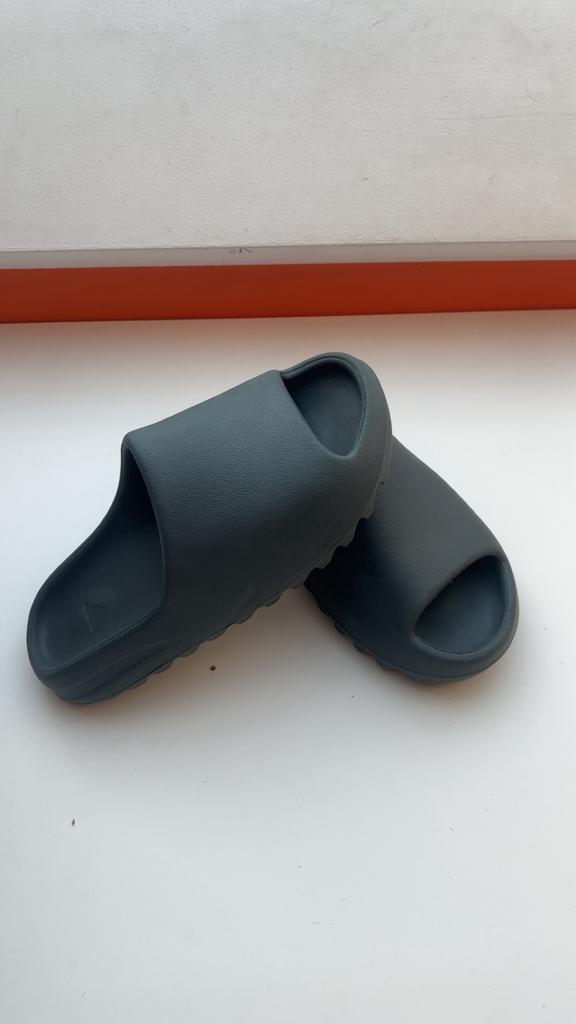 Yeezy slides, Kleding | Heren, Schoenen, Overige kleuren, Zo goed als nieuw, Ophalen, Slippers