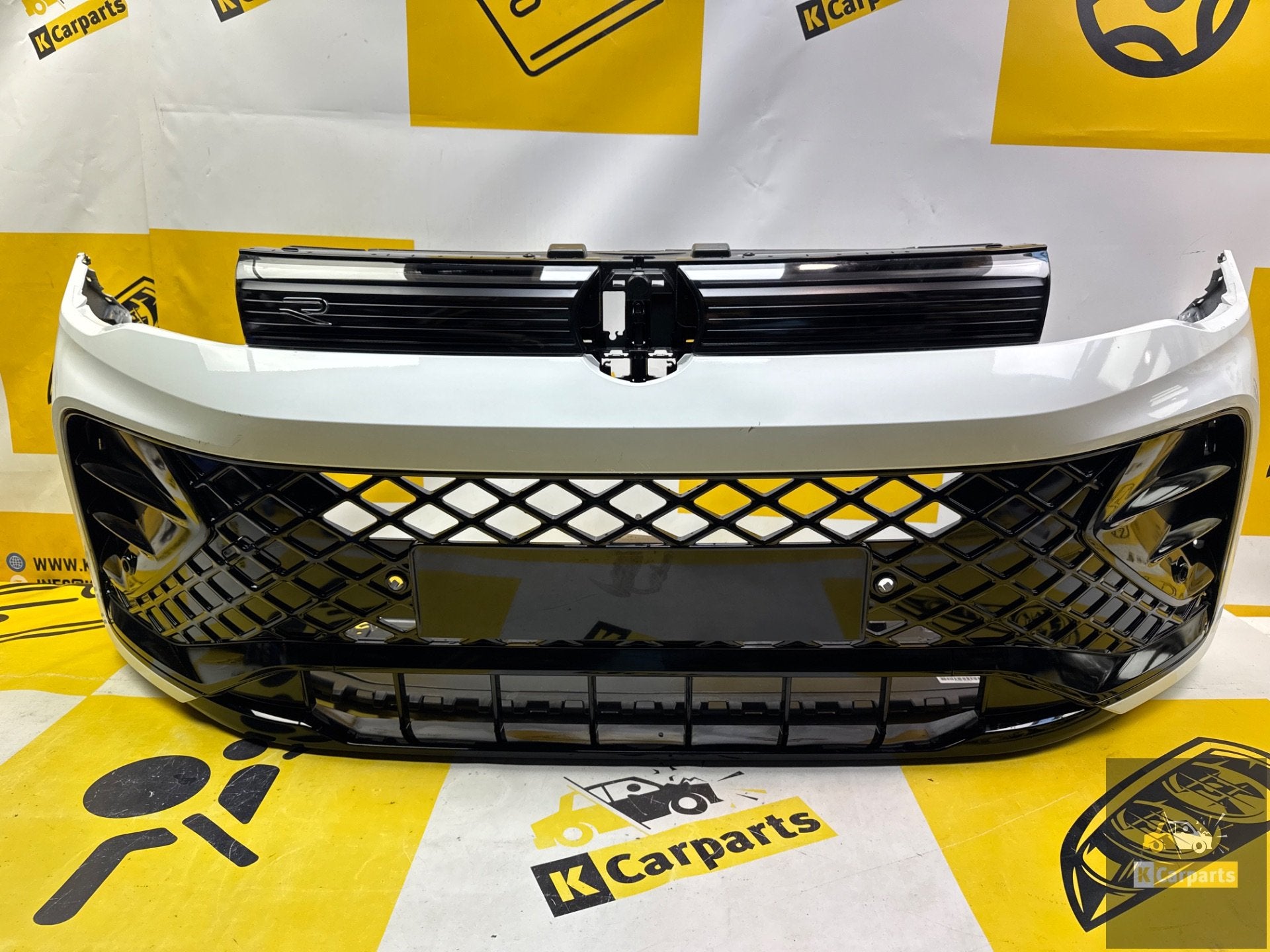 VW Tiguan 571 Voorbumper R-Line COMPLEET 6PDC 571807217B, Gebruikt, Volkswagen AG, Vw@volkswagen.de, Bumper