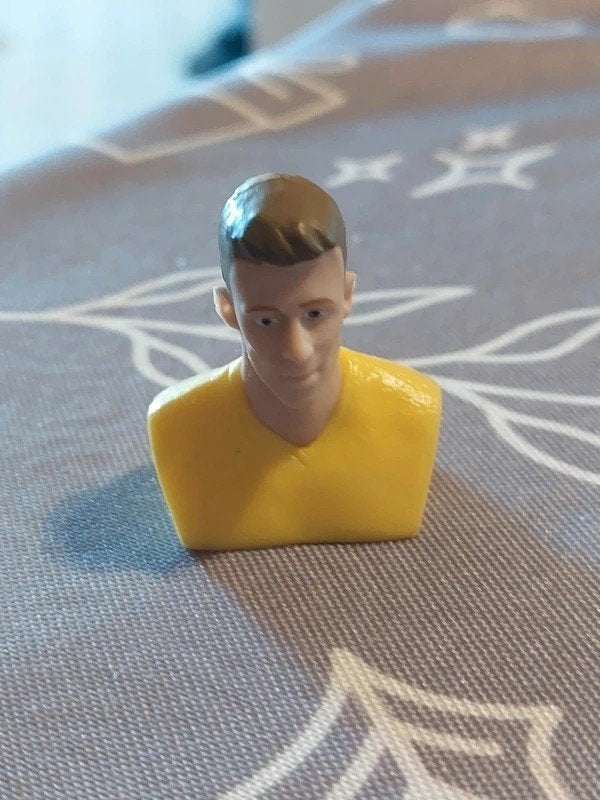 Voetbalfiguurtje / Thorgan Hazard / Rode Duivels / Carrefour, Ophalen of Verzenden, Zo goed als nieuw, Beeldje of Poppetje