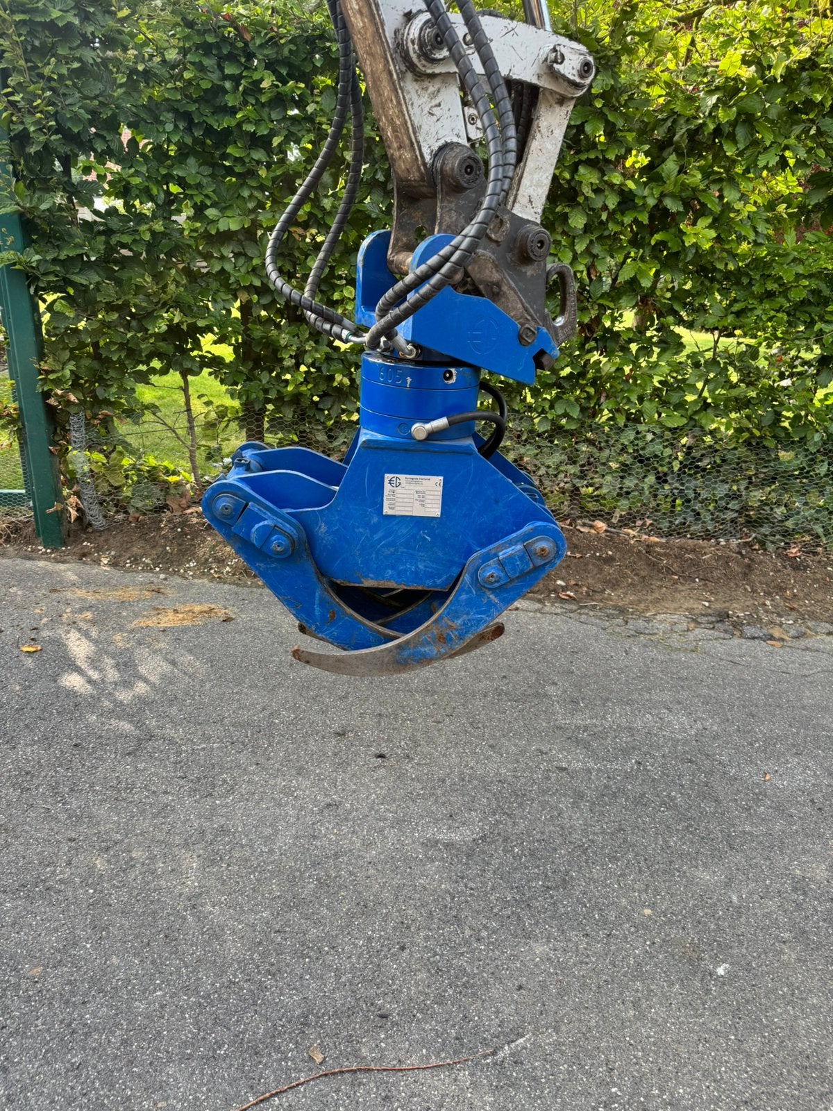 Bomentang, Zakelijke goederen, Ophalen, Graafmachine
