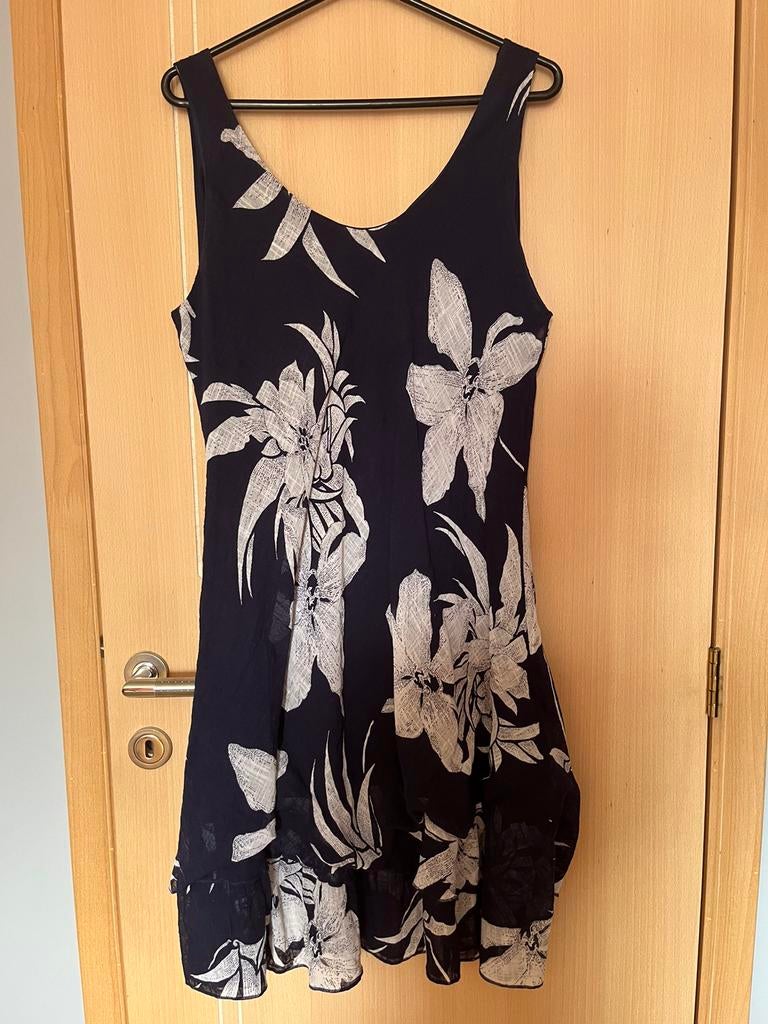 Robe bleu et blanche, Taille 46/48 (XL) ou plus grande, Enlèvement, Bleu, Longueur genou